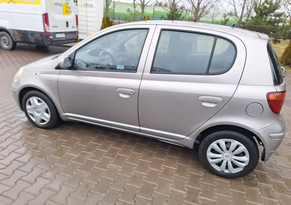 Toyota Yaris cena 7900 przebieg: 298000, rok produkcji 2005 z Brodnica małe 781